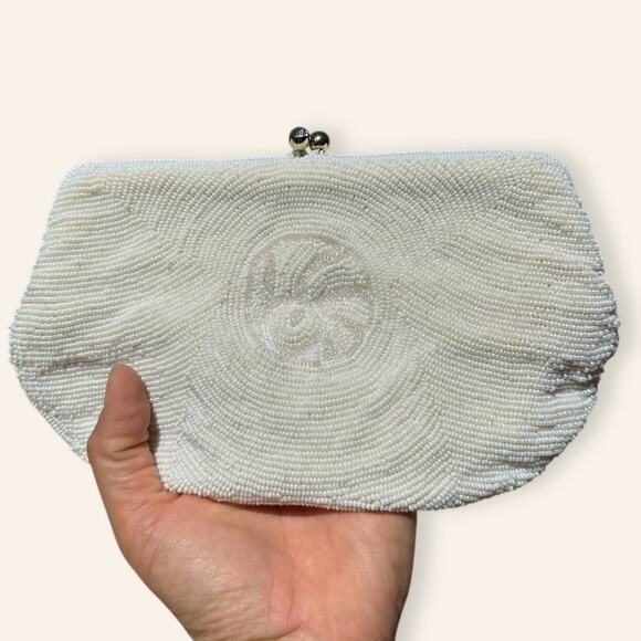VTG Beaded Silver Kiss Lock Purse and White Clutch Bundle - Picture 2 of 8